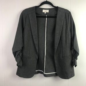 Skies are blue | Size M. Open Front Ruched Sleeve